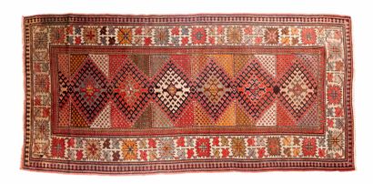 null CHIRVAN carpet (Caucasus), late 19th century

Dimensions : 228 x 124cm

Technical...