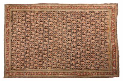 null SENNEH carpet (Persia), late 19th century

Dimensions : 199 x 138cm

Technical...