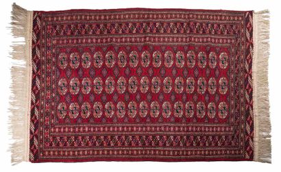 null BOUKHARA carpet (Central Asia), 2nd third of the 20th century

Dimensions :...