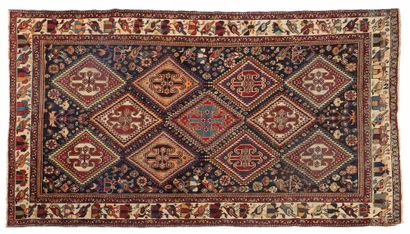 null KASHGAI carpet (Persia), late 19th century

Dimensions : 290 x 170cm

Technical...
