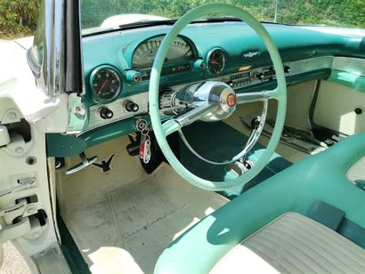 FORD THUNDERBIRD V8 BVA cabriolet - 1955 Cette T-bird de la 1ere génération, la plus...
