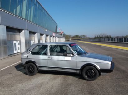 GOLF GTI Série 1 – 1980 This icon of the 75/80's youth is equipped for competition...