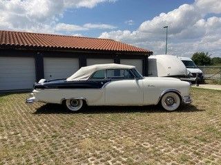 PACKARD Carribean – 1954 Produite de 1953 à 1956, ce cabriolet de grand luxe a été...