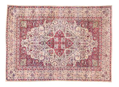 null Magnificent KIRMAN LAVER carpet (Persia), late 19th century

Dimensions : 390...