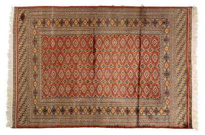 null PAKISTANESE RUG (Pakistan), 3rd third of the 20th century

Dimensions : 182...