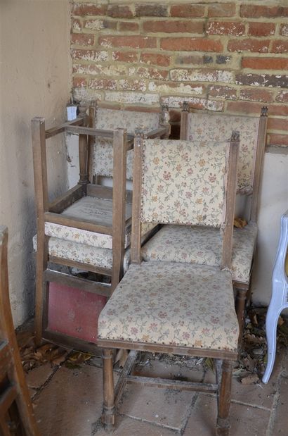 null 6 chaises paillées rustiques + 2 chaises Louis XIII (accidents) + 4 autres ...