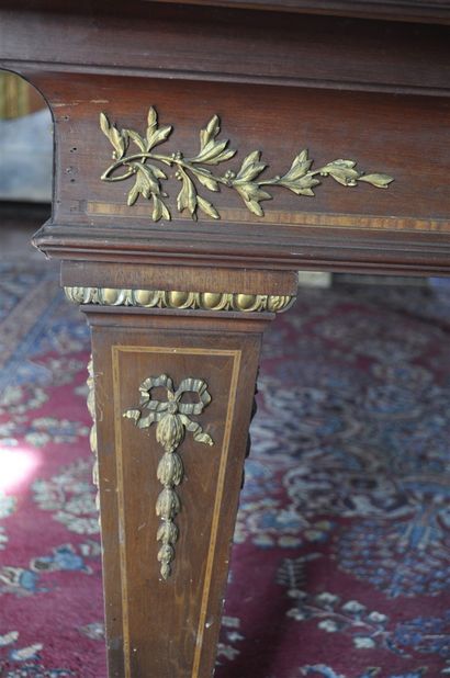 null E. BRIOTET in Paris. Rosewood billiard table inlaid with fillets on tapered...