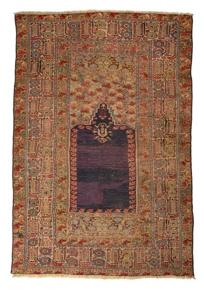null GHIORDÈS carpet (Asia Minor), late 19th century

Dimensions : 197 x 122cm.

Technical...