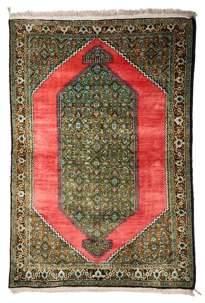 null Silk GHOUM carpet (Persia), shah period, mid 20th century

Dimensions : 150...