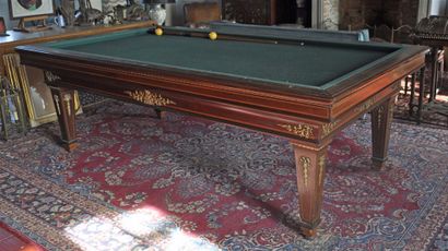 null E. BRIOTET in Paris. Rosewood billiard table inlaid with fillets on tapered...
