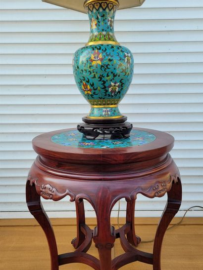 null Mahogany pedestal table China XXth century, top inlaid with cloisonné. Height...