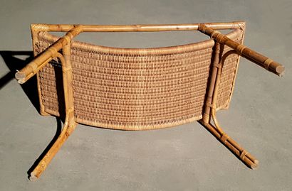 null 70's wicker coffee table with glass top. 87 x 46 x 42 cm