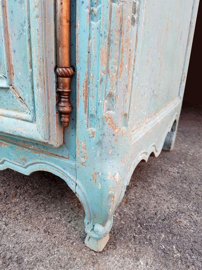 null Elegant Louis XV transitional period 2 doors sideboard, painted and blue patinated,...