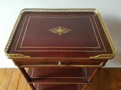 null Small mid 19th century mahogany sideboard with 1 drawer, gilt brass fillet and...