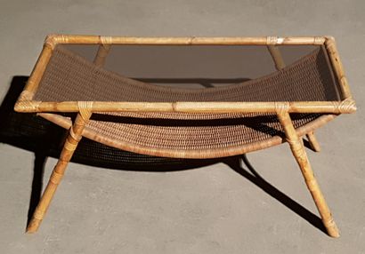 null 70's wicker coffee table with glass top. 87 x 46 x 42 cm