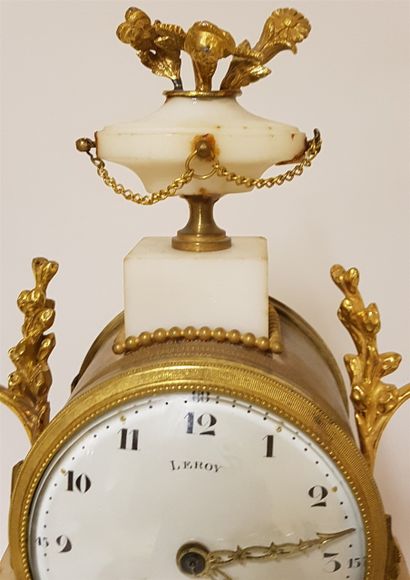 null 19th century white marble and gilt bronze clock with a Wedgwood medallion in...