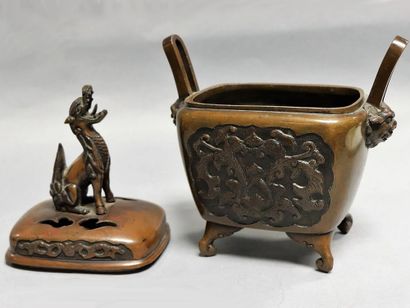 null Bronze perfume burner. China, end of the 19th century, lid decorated with a...