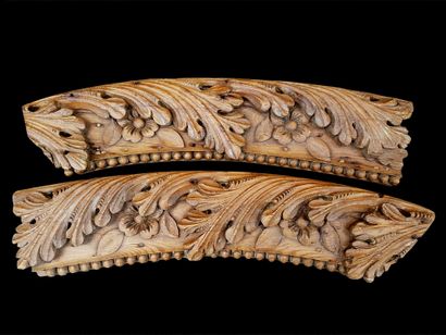 null 2 beautiful elements in carved oak. 19th century, length: 120 cm Width: 24 ...