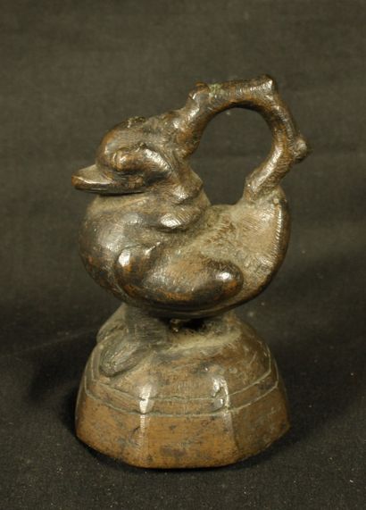 null Poids à opium en bronze en forme de canard. Birmanie début du XXe siècle, H...