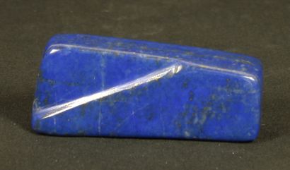 Bloc de lapis-lazuli d’un bleu intense. H...