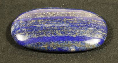 null Bloc de lapis-lazuli d’un bleu intense. H :7,5cm 83g.