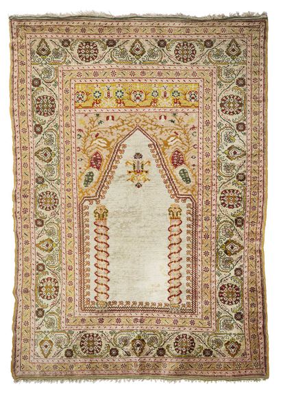 null Silk KAYCÉRI carpet (Asia Minor), early 20th century

Dimensions : 155 x 115cm

Technical...