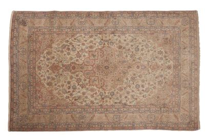 null Tapis SIVAS (Asie Mineure), début du 20e siècle

Dimensions : 200 x 130cm

Caractéristiques...