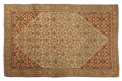 null Fin tapis SENNEH (Perse), fin du 19e siècle

Dimensions : 196 x 128cm

Caractéristiques...
