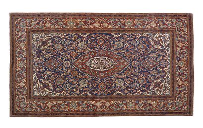 null Fin tapis ISPAHAN, (Perse), fin du 19e siècle

Dimensions : 223 x 138cm

Caractéristiques...