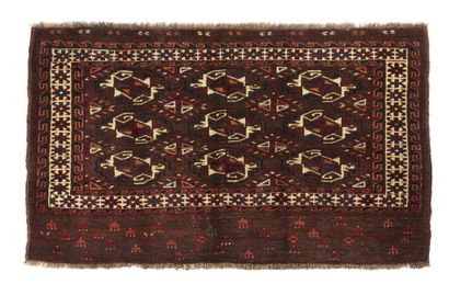 null Tapis de selle YOMOUD (Asie Centrale), fin du 19e siècle

Dimensions : 117 x...