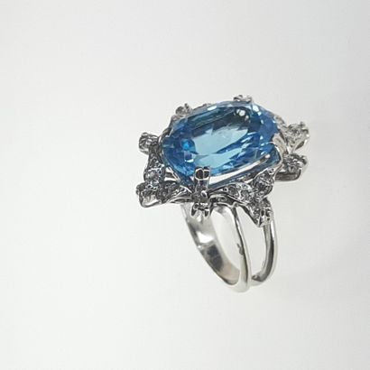 Bague Topaze bleue diamants pavage - BLUE TOPAZE RING - Platinum alloy 11.60 gr approximately...