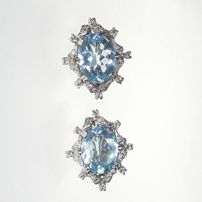 Paire boucles d'oreilles Topaze bleue - diamants pavage - PAIRE BOUCLES D'OREILLES...