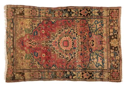 null SAROUK carpet (Persia), late 19th century

Dimensions : 150 x 93cm.

Technical...