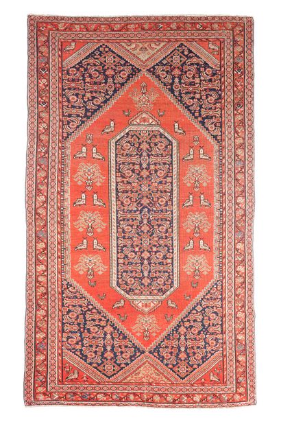 null Tapis MELAYER (Perse), fin du 19e siècle

Dimensions : 198 x 123cm.

Caractéristiques...