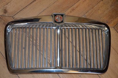 MG. Chrome grille