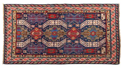 null Original et important tapis GENDJÉ (Caucase), fin du 19e siècle

Dimensions...