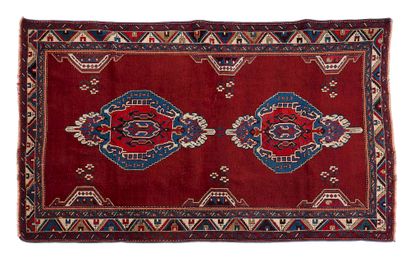  Original tapis SEÏKHOUR (Caucase), fin du 19ème siècle 
Dimensions : 185 x 125cm....