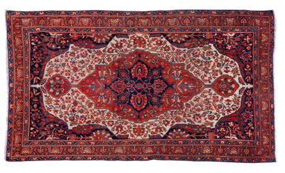  SAROUK carpet (Persia), late 19th century 
Dimensions : 195 x 135cm. 
Technical...