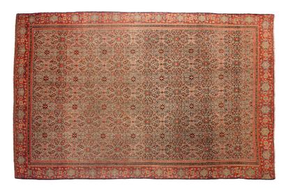 null SENNEH carpet (Persia), late 19th century

Dimensions : 190 x 120cm.

Technical...