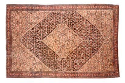  SENNEH carpet (Persia), late 19th century 
Dimensions : 190 x 140cm. 
Technical...