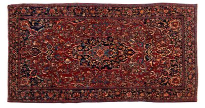 null Tapis MÉCHED-KHORASSAN (Perse), début du 20e siècle

Dimensions : 245 x 125cm.

Caractéristiques...