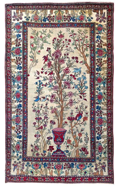  ISPAHAN carpet (Persia), late 19th century 
Dimensions : 208 x 136cm. 
Technical...