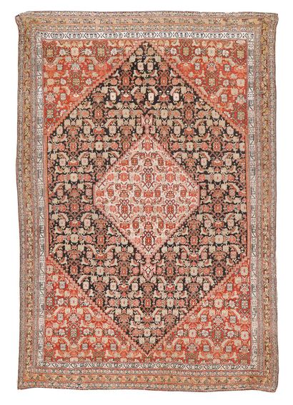null SENNEH carpet (Persia), late 19th century

Dimensions : 190 x 132cm.

Technical...