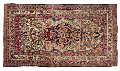 null KIRMAN-LAVER carpet (Persia), end of the 19th century

Dimensions : 220 x 130cm.

Technical...