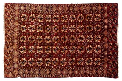  Elegant carpet TÉKKÉ BOUKAHARA (Russia), end of the 19th century 
Dimensions : 300...