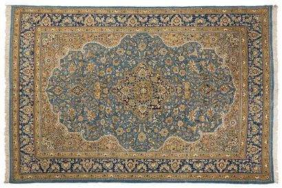 null Silk inlaid GHOUM carpet (Iran), mid 20th century

Dimensions : 327 x 230cm.

Technical...