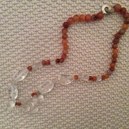 null Necklace made of carnelian and rock crystal beads. Clasp in modern gold. Roman...