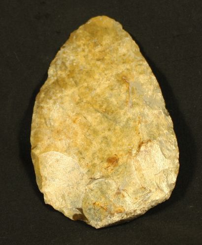 null Light brown flint biface. Mousterian, Indre, 11,5 x7,5cm