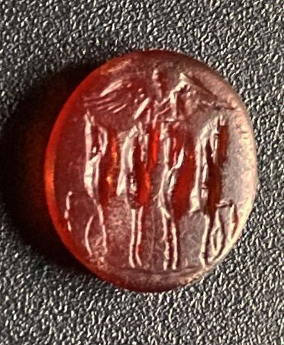 null Roman intaglio carnelian, engraved with a Victory driving a quadriga 1X0,9cm...