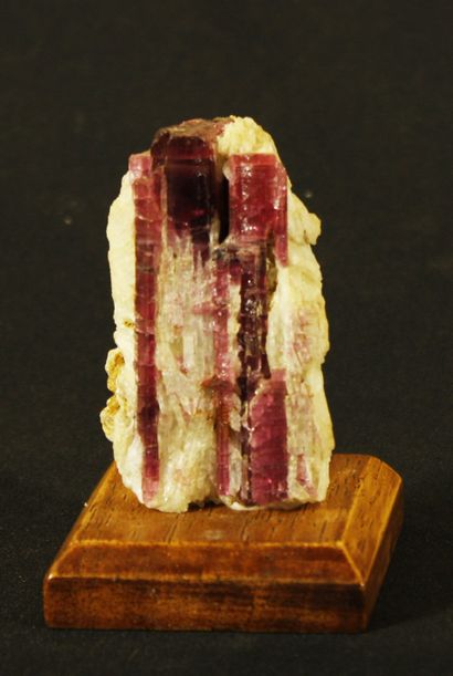 null 
Lot of 2 minerals: Chlorite quartz, 12,5 cm x 9,5 cm, highest crystal: 3 cm...